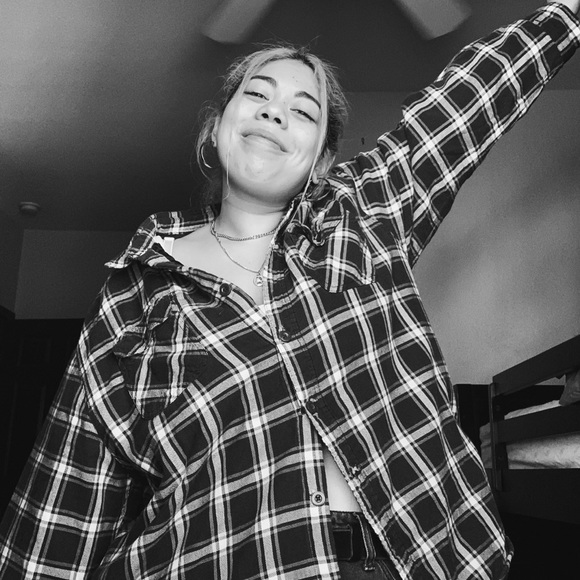 Meet your Posher, Christina - Picture 1 of 2